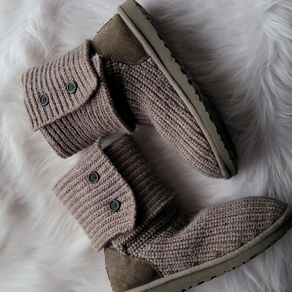 UGG Cardy # 5649 soft brown knit with Ugg wooden 2 button boots. Size 5 - Picture 12 of 16